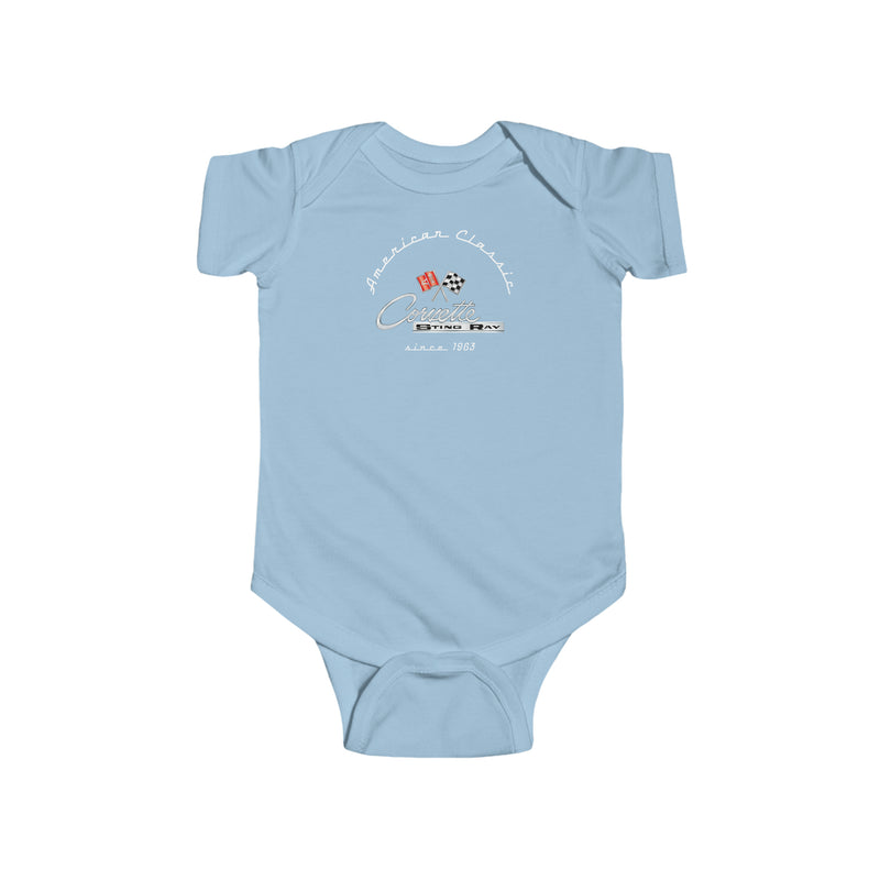 C2 Corvette Baby-Body aus feinem Jersey mit kurzen Ärmeln und Druckknopf unten, perfekt für den jüngsten Fan