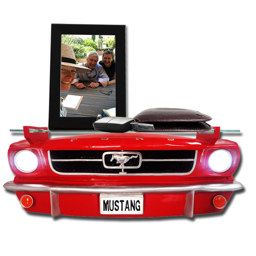 1964.5 Ford Mustang Wandregal vorne in klassischem Rot mit batteriebetriebenen LED-Scheinwerfern