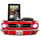 1964.5 Ford Mustang Wandregal vorne in klassischem Rot mit batteriebetriebenen LED-Scheinwerfern