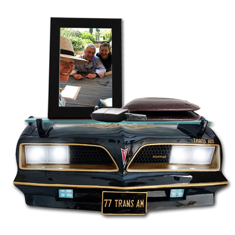 1977 SE Pontiac Trans Am Schwebendes Wandregal, Schwarz und Gold, funktionierende LED-Scheinwerfer, Regal aus gehärtetem Glas