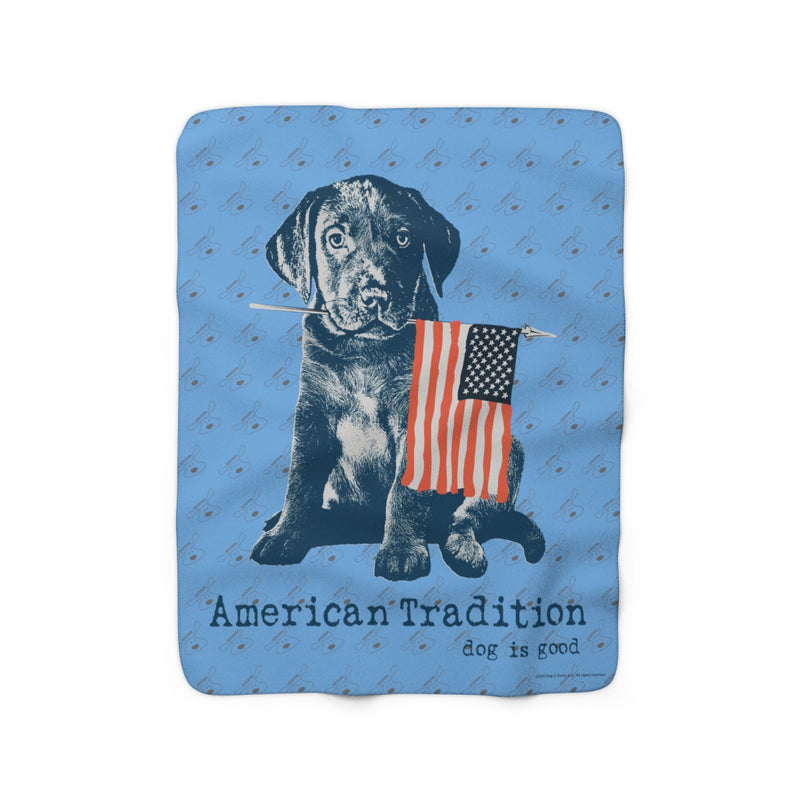 Dog is Good American Tradition Puppy &amp; American Flag blaue Fleecedecke, offiziell lizenziert und hergestellt in den USA